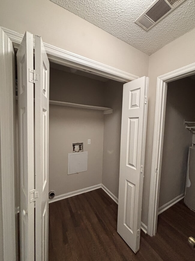 Building Photo - 201 Maderia Ct