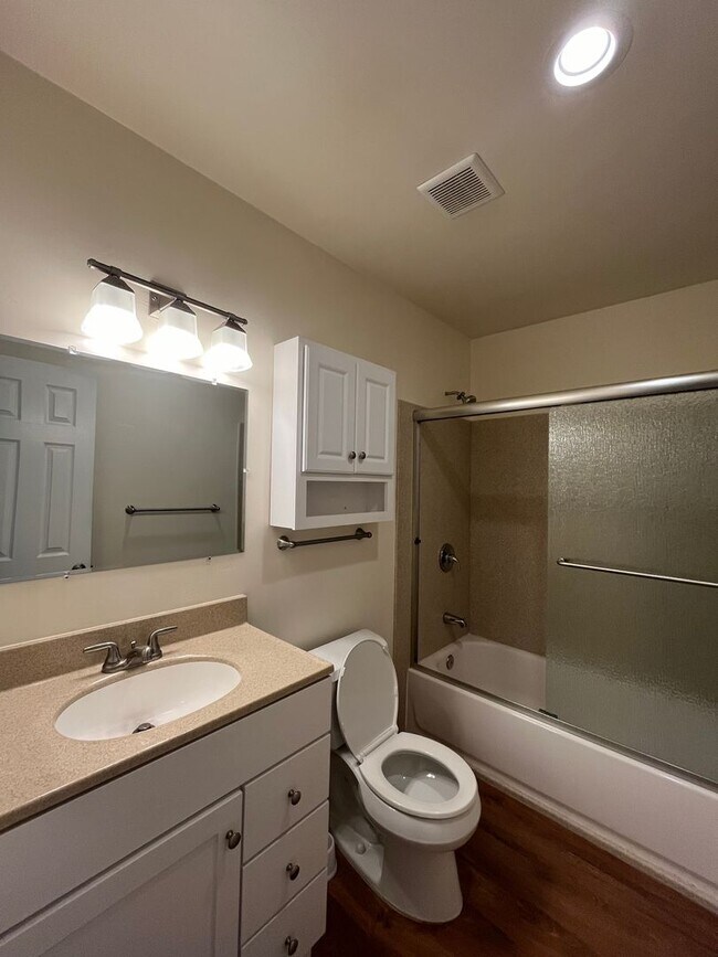 Building Photo - 524-526 Delaware Street