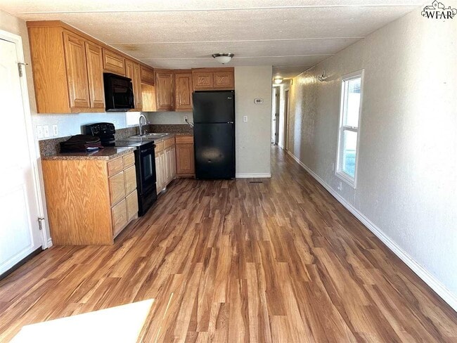 Building Photo - 8012 W Hwy St