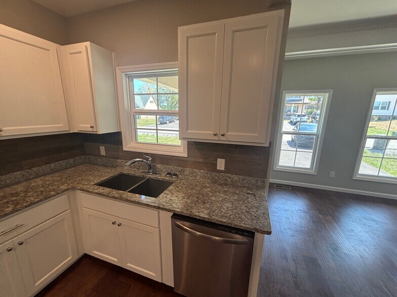Building Photo - 106 Apache Ln