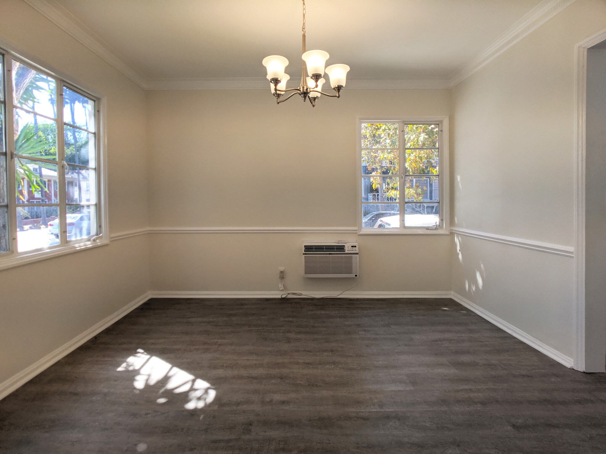 Dining Room - 7677 Hollywood Blvd