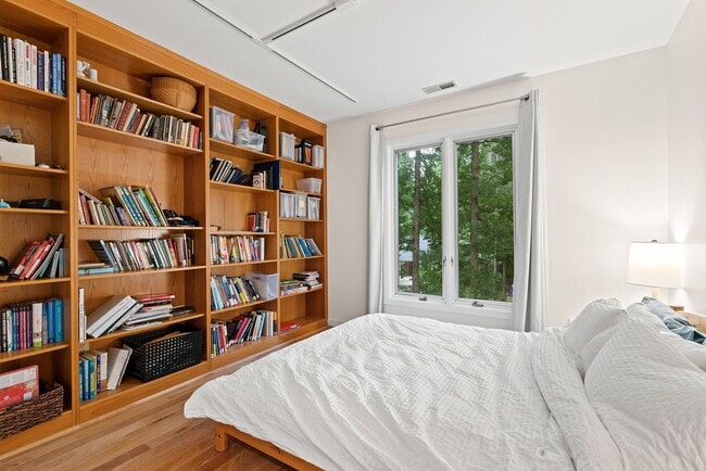 Building Photo - Gorgeous Home in Ironwoods Neighborhood Chapel Hill