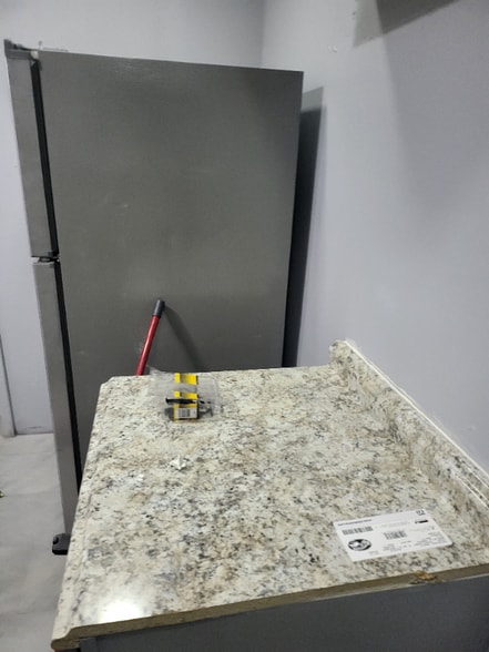 Building Photo - 643 N Peach St