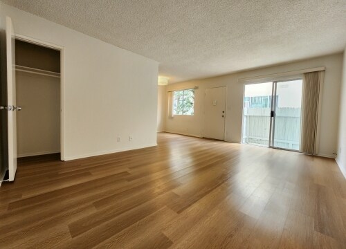 Interior Photo - 10138 Palms Blvd