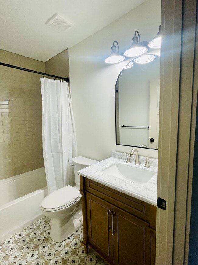 Building Photo - Newly Built Home minutes from Downtown Madison