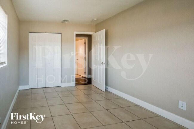 Building Photo - 2121 NW 28th Terrace