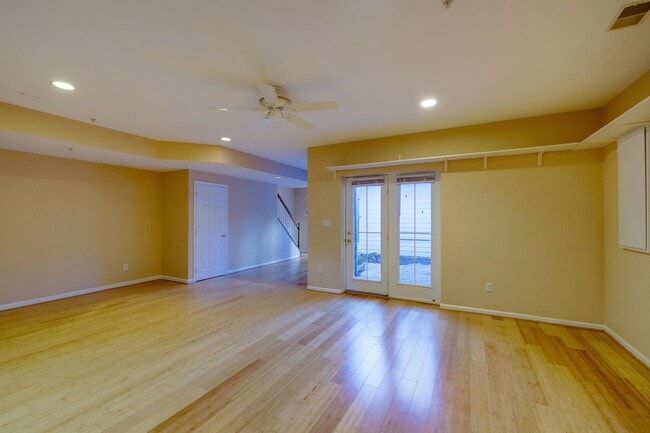 Building Photo - Luxury Townhome in the Heart of the Kentlands