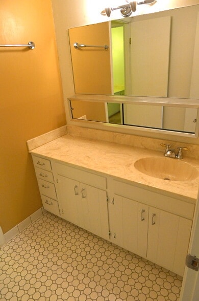 Building Photo - 108 Burwash Ave