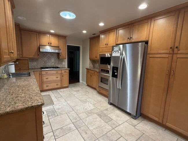 Building Photo - Spacious & Charming 3 Bedroom and a Den Home with Beautiful Updates