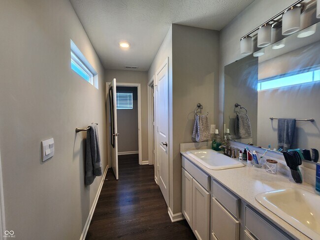 Building Photo - 2573 Plano Dr