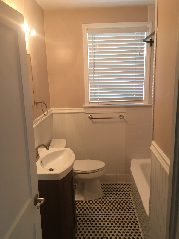 Building Photo - 3407 River Dr