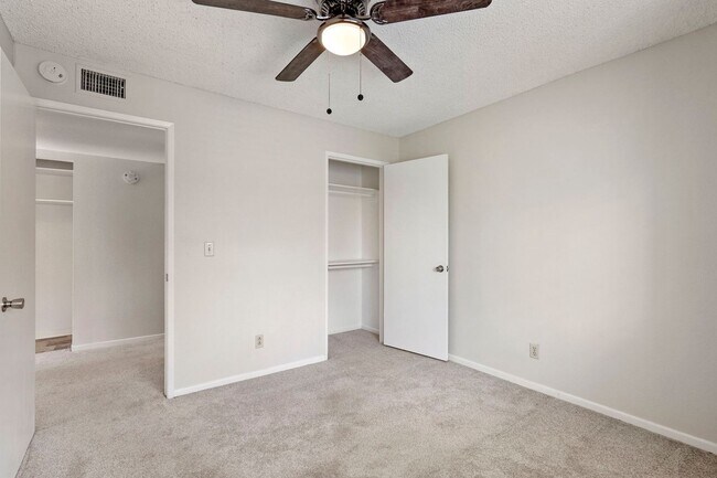 Building Photo - Santee Condo 3 bedroom Upstairs Unit.
