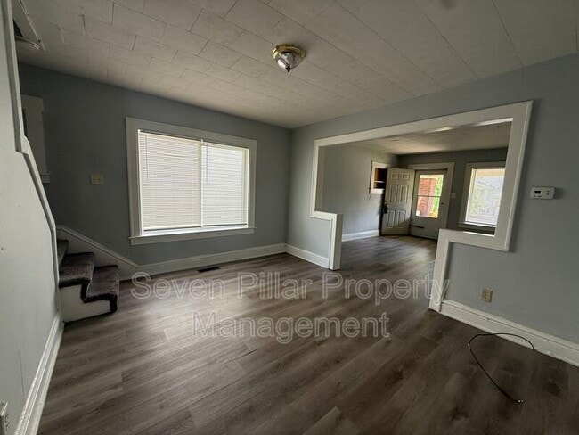 Building Photo - 1044 E 16th Ave