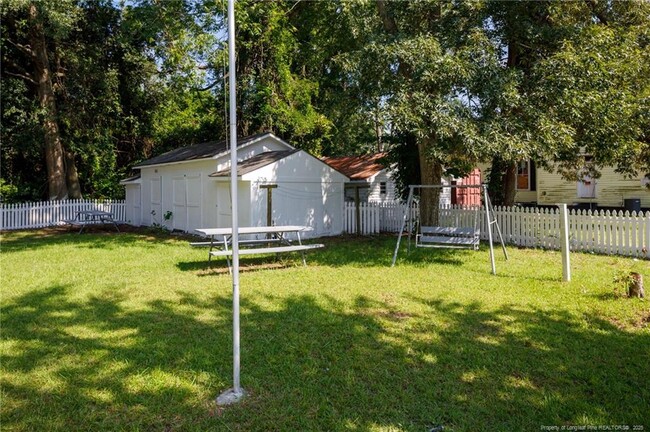 Building Photo - 708 N Cedar St