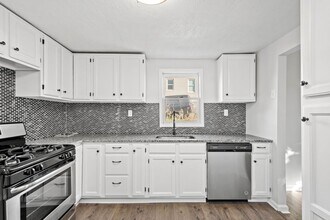 Building Photo - Gorgeous 2 bedroom house in West Mifflin available July 1!
