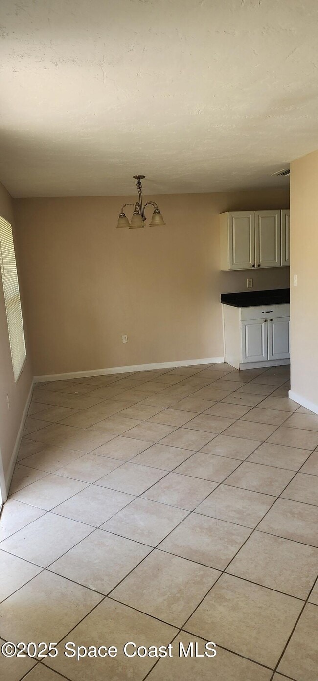 Building Photo - 320 St Regis Dr