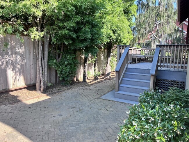 Building Photo - 623 Seabright Ave