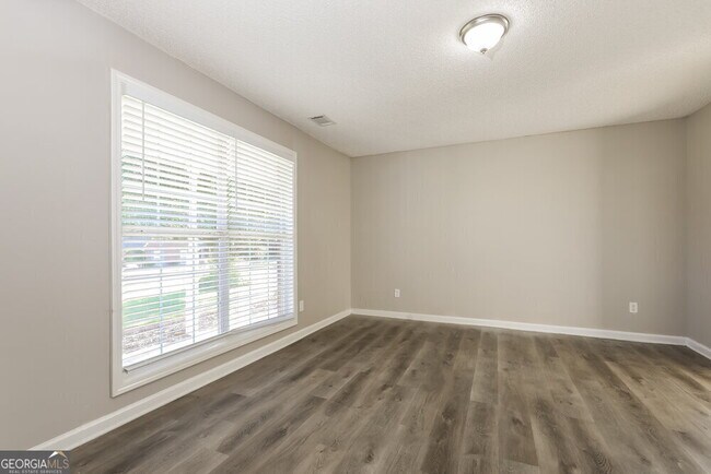 Building Photo - 1086 Maria Dr