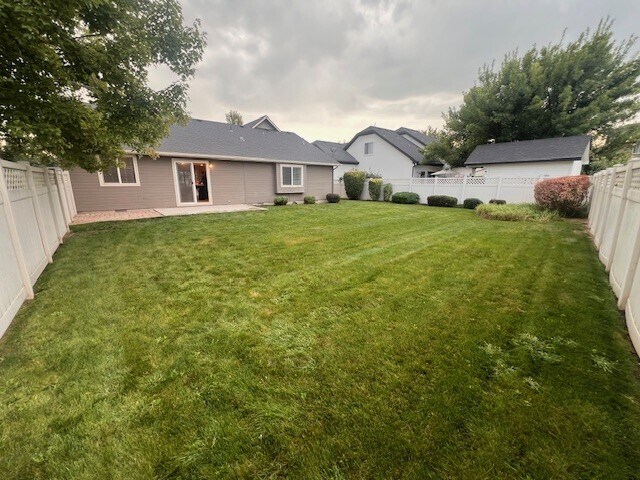 Building Photo - 5435 N Vercelli Way