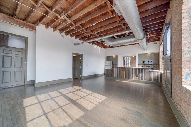 Building Photo - 709 W Magnolia Ave