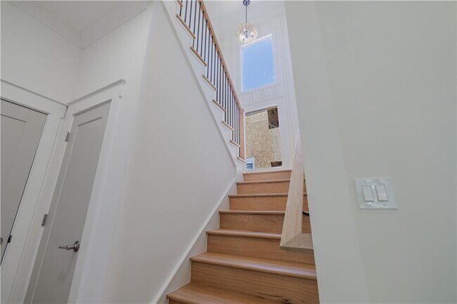 Building Photo - 205 Whitefoord Ave NE