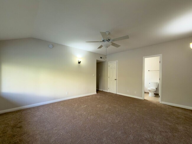 Building Photo - Spacious 4BR with Bonus Room in Cabrini Villas!