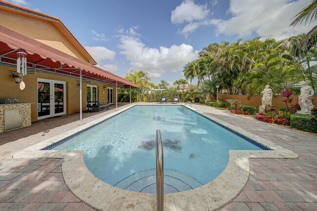 Building Photo - 16811 NW 83rd Ave