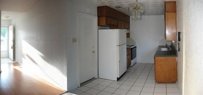 Building Photo - 222 Bridle Dr