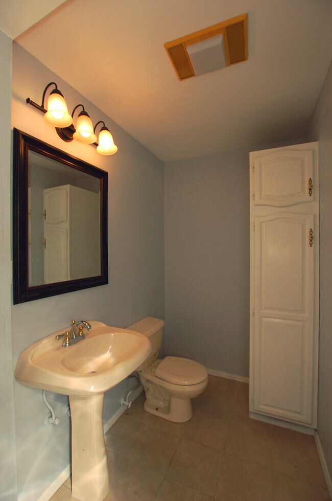 Building Photo - PRE-LEASING for July! Great 3 Bedroom 2 Bathroom Home Near Texas Tech