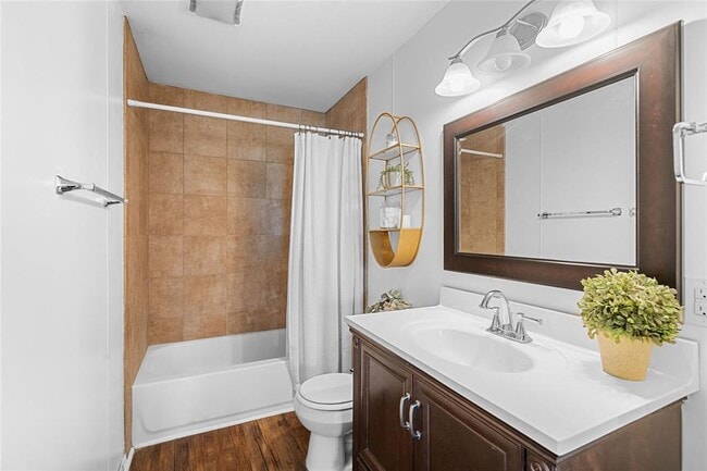 Building Photo - 617 Johnson St