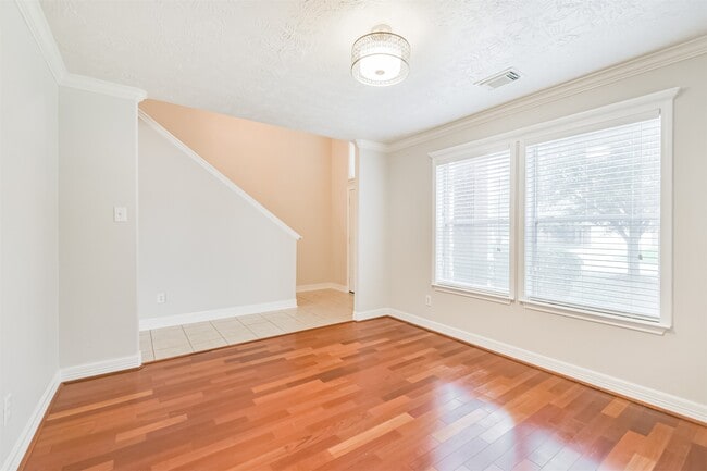 Building Photo - 15023 Roche Rock Dr