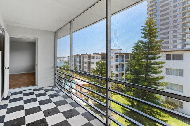 Building Photo - 4500 N Flagler Dr