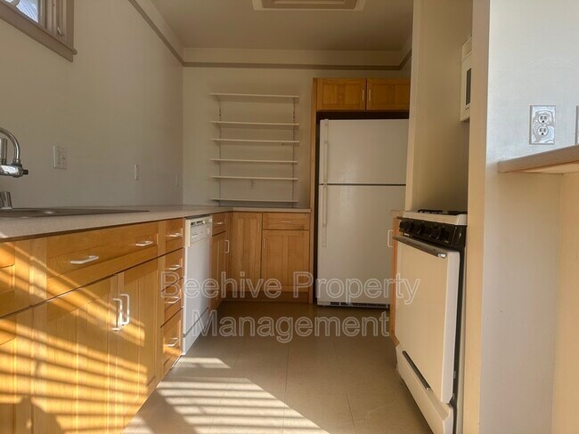 Building Photo - 1301 W Monroe St