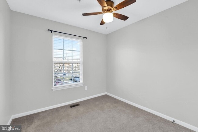 Building Photo - 265 Cherry Tree Square