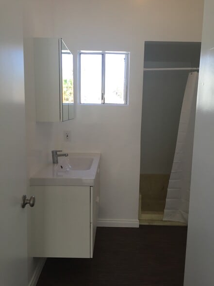 Building Photo - 4870 W Adams Blvd