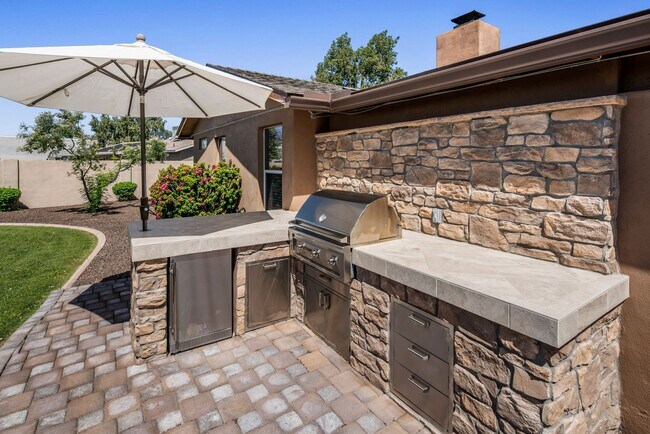 Building Photo - **STUNNING 3 BEDROOM/2 BATHROOM FULLY RENOVATED HOME IN SCOTTSDALE!! (THUNDERBIRD & 52ND ST)**