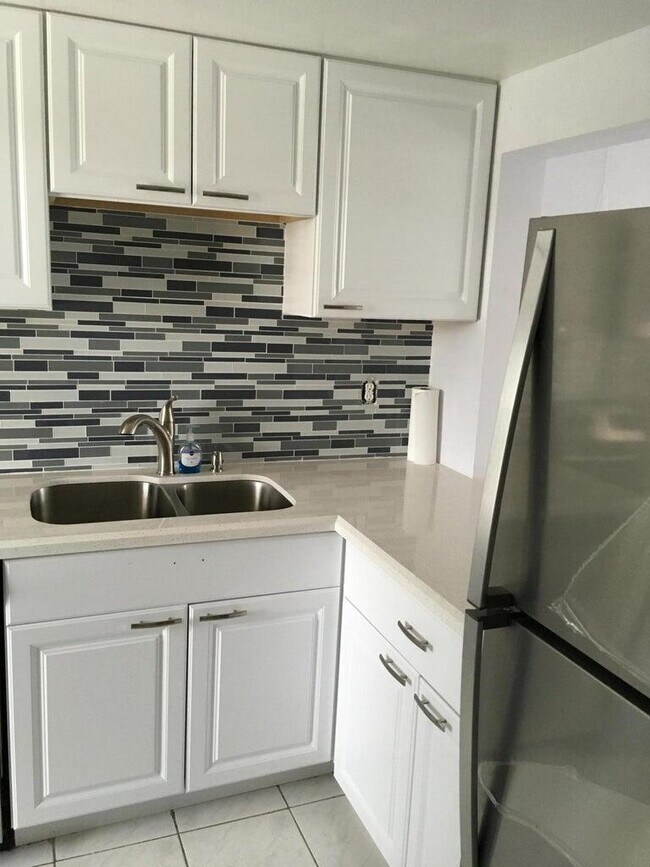 Building Photo - 2786 Tennis Club Dr