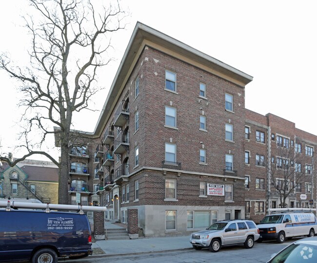 The Reeves 842 N 14th St Milwaukee WI 53233 Apartment Finder