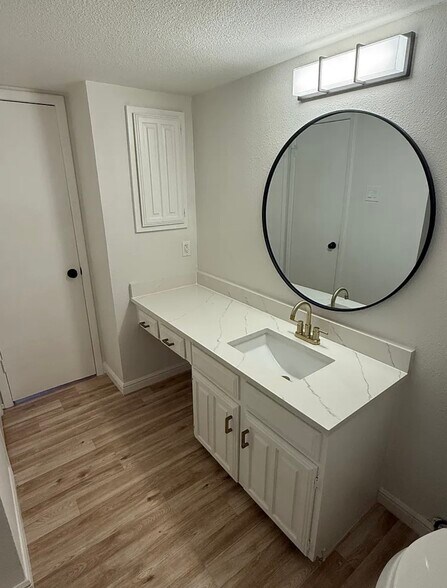 Building Photo - 14800 Enterprise Dr