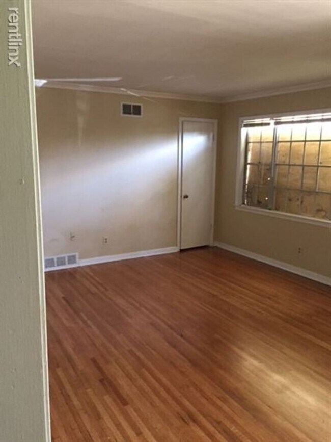 Building Photo - 4 Success Realty is now offering this 3 be...