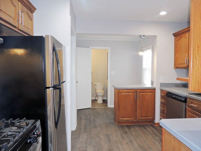 Building Photo - 3 Bed - 2 Full Bath Colonial for Rent!
