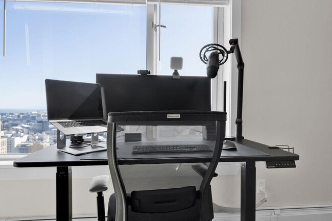 Building Photo - 899 Pine St