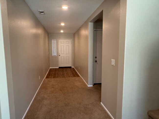 Building Photo - Beautiful Two Story Home, 3 Bedrooms, 2.5 Bathrooms, Solar Panels,