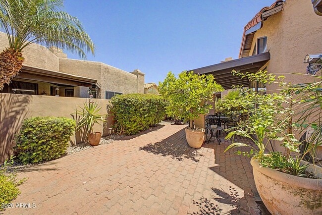Building Photo - 4106 E Sunnyside Dr
