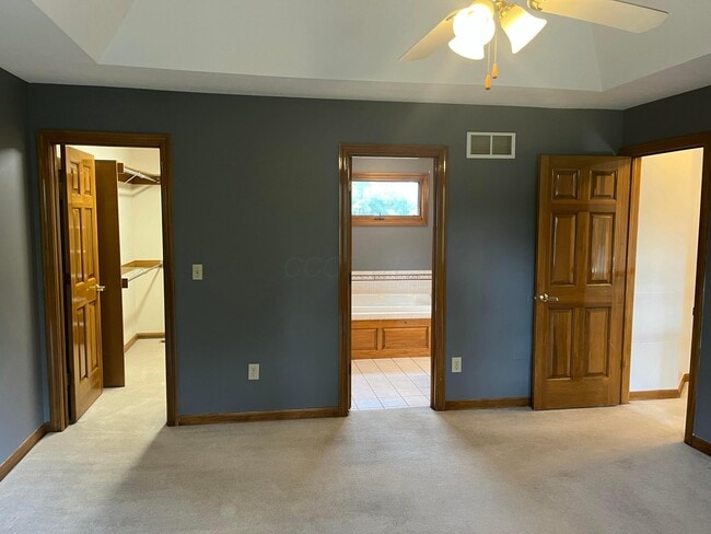Building Photo - 1156 Lake Point Dr