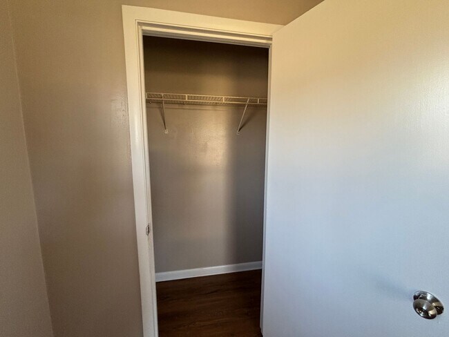 Building Photo - 208 Colwell Ln