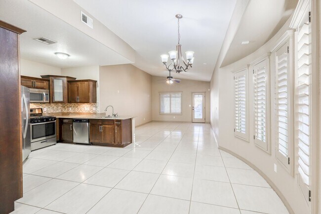 Building Photo - Beautiful 3 bed-2 baths home in 79911