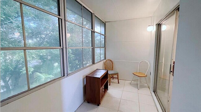 Building Photo - 1200 Colonnades Dr