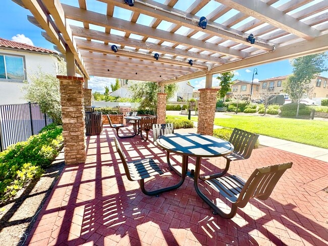 Building Photo - Lovely, Light & Bright, Two-Story, Detached Home in the Desirable Wildgrove Community of Vista!