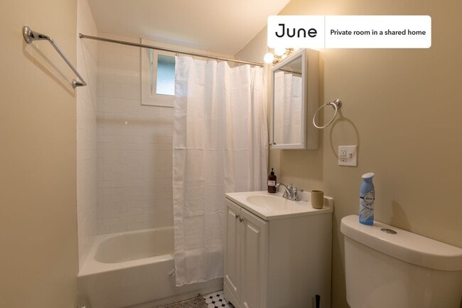 Building Photo - Room in Shared 6 bed/4 bath home